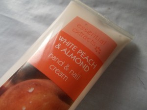 Marks and Spencer White Peach and Almond Hand and Nail Cream5