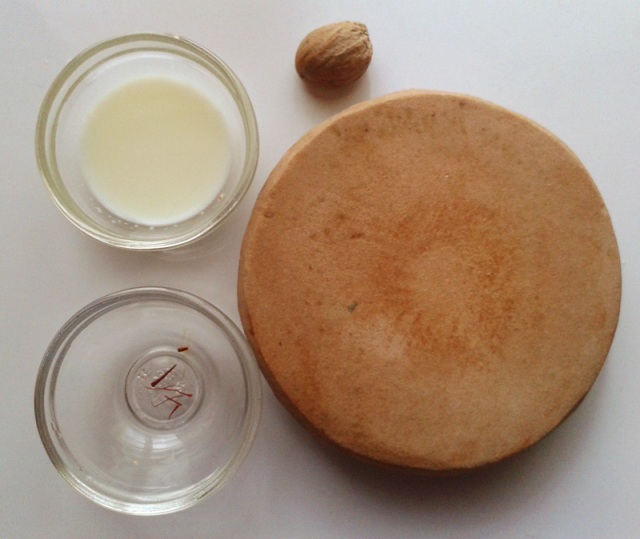 Nutmeg+and+Milk+Face+Pack+For+Acne+Scars