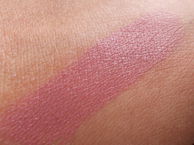 lakme_9_to_5_lip_color_pink_slip__5_