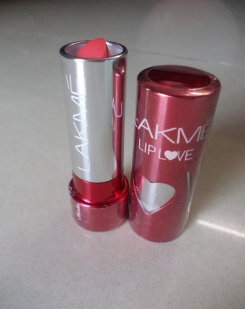 lakme_lip_love_lipstick_peach_hug__3_