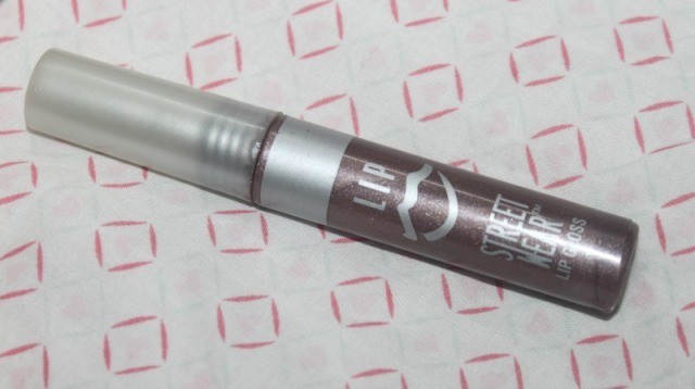 streetwear_lip_gloss_in_nothing_review