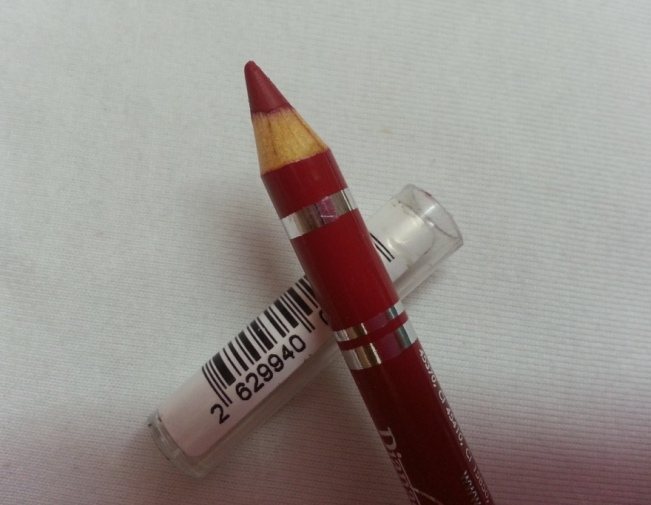 Lip-Liner-in-Cardinal-Red-4