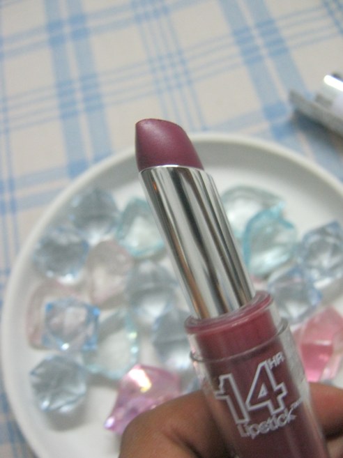 Maybelline-14-Hour-Lipstick-Please-Stay-Plum-5