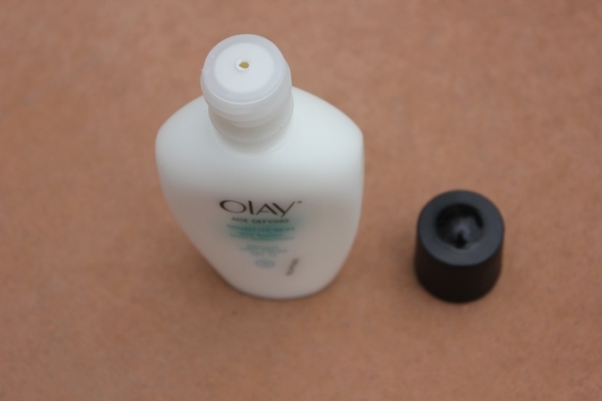 Olay-Age-Defying-Sensitive-Skin-Day-Lotion-4