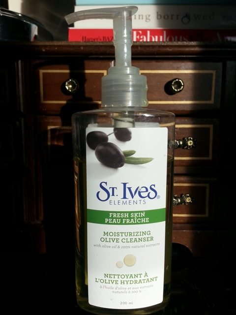 St._Ives_Fresh_Skin_Moisturizing_Olive_Cleanser___1_