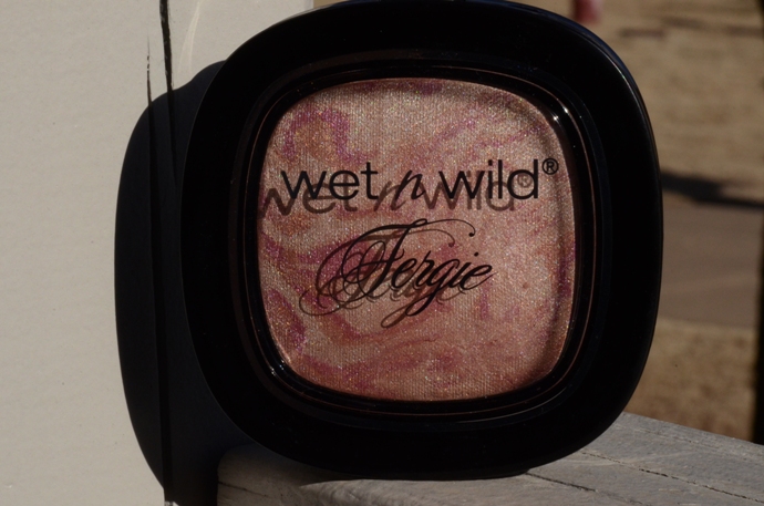Wet_n_Wild_Fergie_Shimmer_Palette_in_Rose_Champagne_Glow_Review