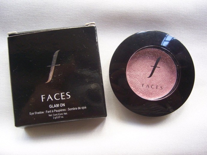 faces_glam_on_eyeshadow_pink_sequin_review