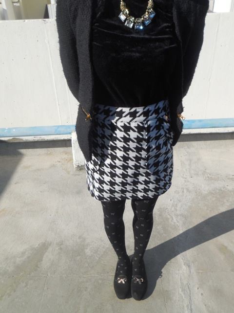 houndstooth_print_skirt_and_black_stockings__1_