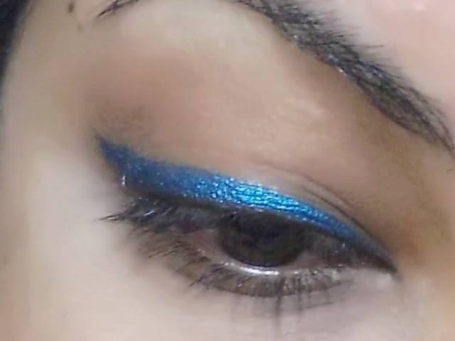 lakme_absolute_forever_silk_eyeliner_blue_cosmos__2_