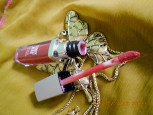 streetwear-mineral-lip-gloss-mulberry-dip-3