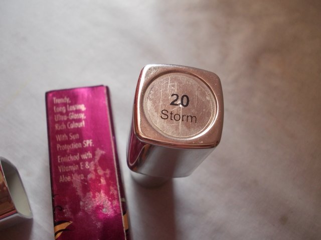 tips & toes moisturising lipstick with SPF storm (3)