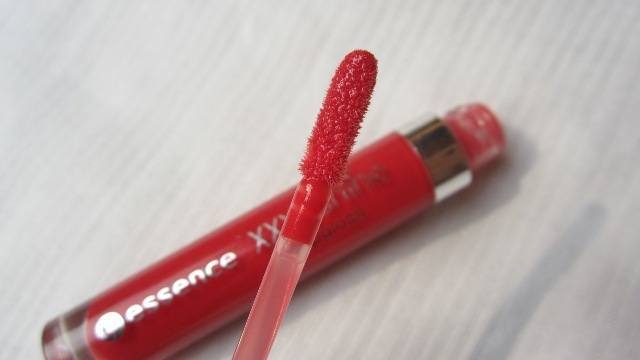 Essence_XXXL_Shine_Lip_gloss-_Red_Blossom__4_