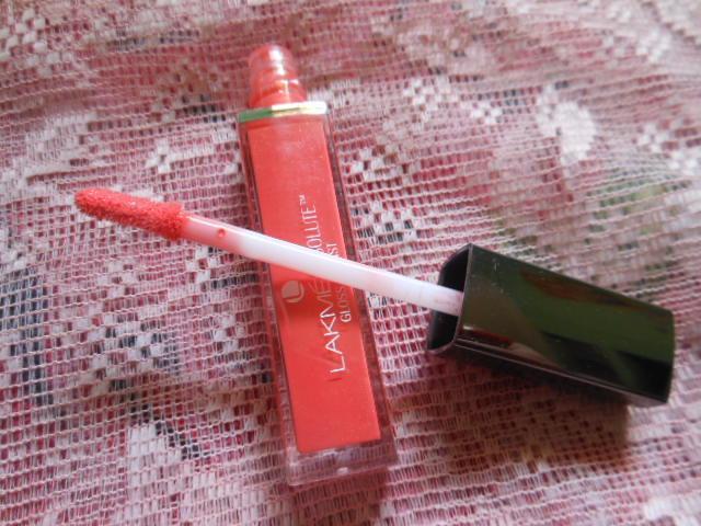 Lakme_Absolute_Gloss_Stylist-_Coral_Sunset__6_