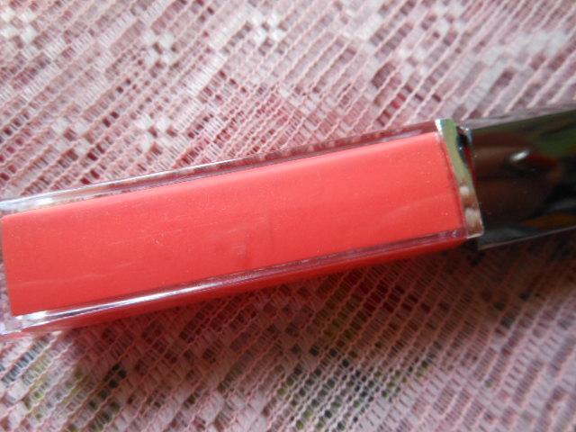 Lakme_Absolute_Gloss_Stylist-_Coral_Sunset__8_