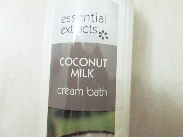 Marks___Spencer_Essential_Extracts_Coconut_Milk_Cream_Bath___2_