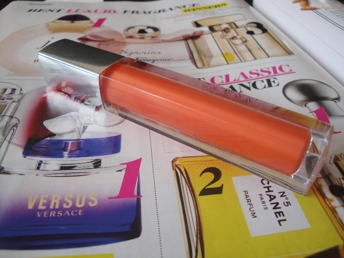 Maybelline_Colorsensational_High_Shine_Lip_Gloss_in_Captivating_Coral_Review
