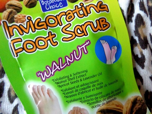 Purederm_Invigorating_Foot_Scrub_-_Walnut__2_