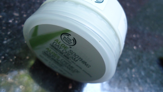 The_Body_Shop_Aloe_Soothing_Day_Cream_2