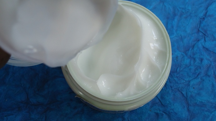 The_Body_Shop_Aloe_Soothing_Day_Cream_7