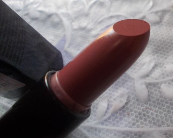 nYX black label lipstick diva (3)