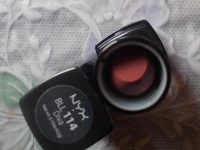 nYX black label lipstick diva (6)