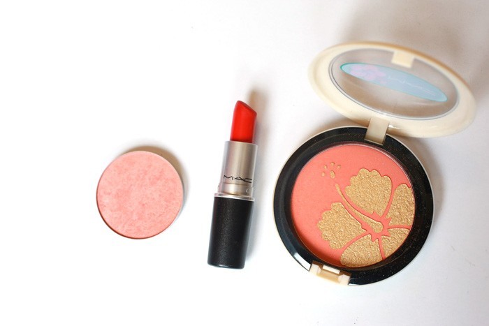 What blush to use with orange lipstick 