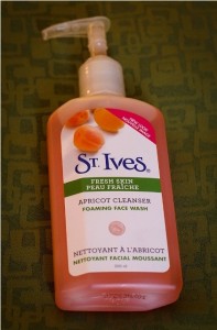 St._Ives_Apricot_Cleanser_Foaming_Face_Wash__1_
