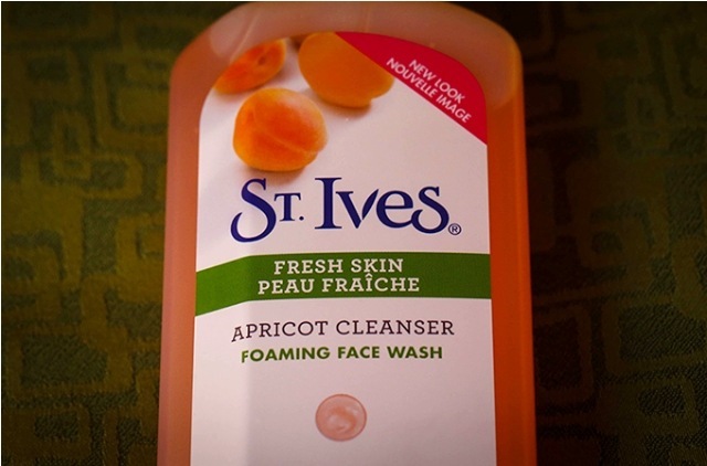 St._Ives_Apricot_Cleanser_Foaming_Face_Wash__2_