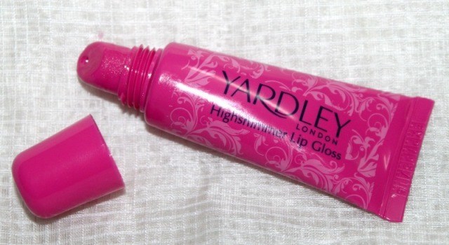 Yardley_London_High_Shimmer_Lip_Gloss_Pink_Kiss__2_