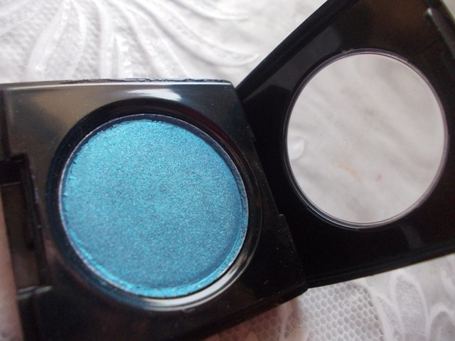 coloressence_pearl_finish_eyeshadow_ES_2_electric_blue__3_