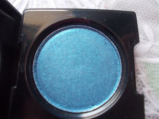 coloressence_pearl_finish_eyeshadow_ES_2_electric_blue__4_
