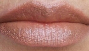 revlon_matte_lipstick_eclair_bite__7_