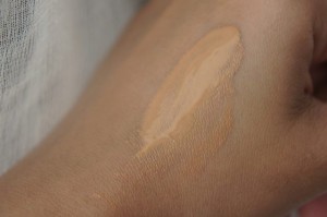 Chanel_Vitalumiere_satin_smoothing_fluid_makeup_swatches__3_