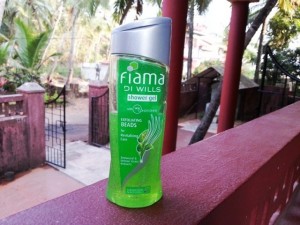 FIAMA_DI_WILLS_SHOWER_GEL_WITH_EXFOLIATING_BEADS_FOR_REVITALIZATION_CARE__3_