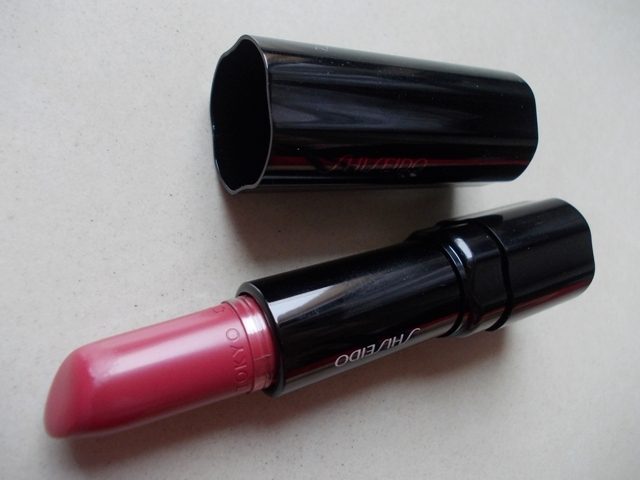 Shiseido_-_Perfect_Rouge_Lipstick_RD_305_Salon__10_
