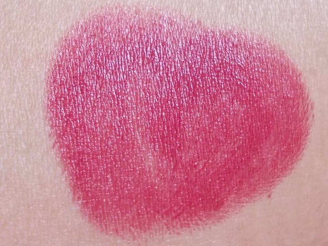 Shiseido_-_Perfect_Rouge_Lipstick_RD_305_Salon__13_