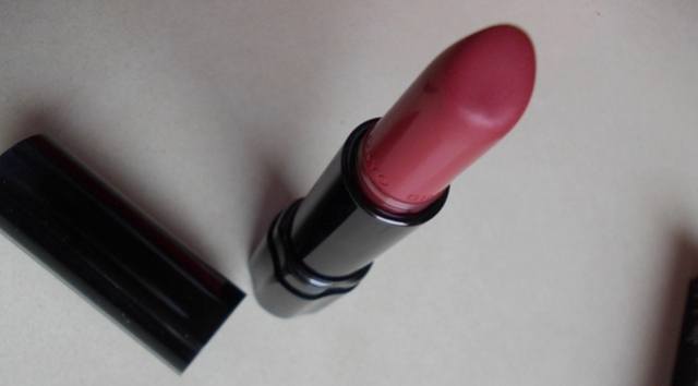Shiseido_-_Perfect_Rouge_Lipstick_RD_305_Salon__8_