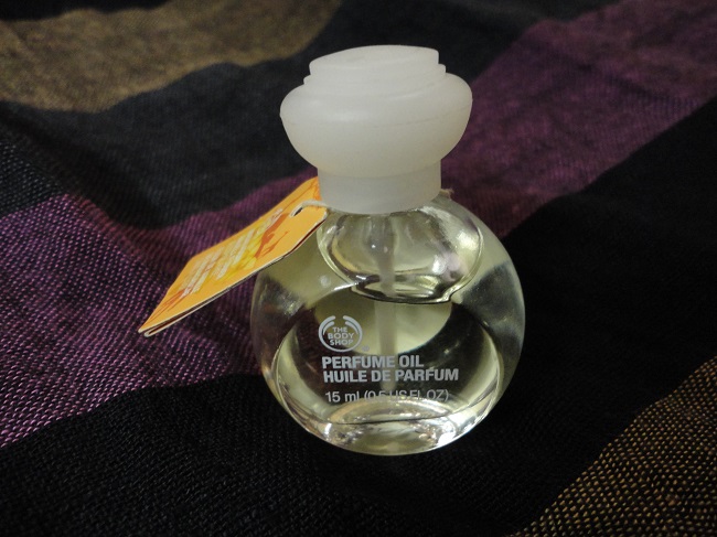 The_Body_Shop_Madagascan_Vanilla_Flower_Perfume_Oil_3