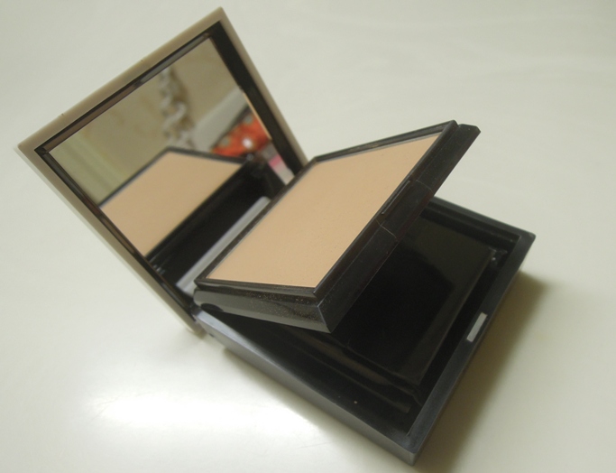 Benefit Hello Flawless