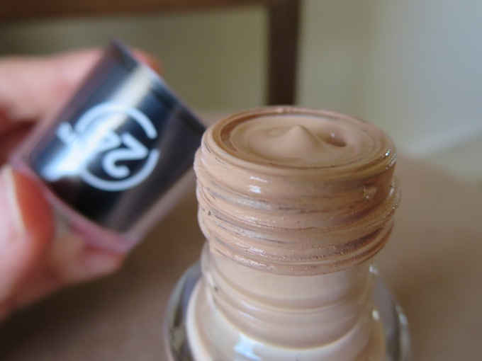 Revlon_Colorstay_Foundation_for_Normal_To_Dry_Skin_5