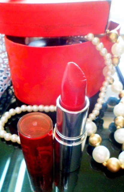 The_Body_Shop_Color_Crush_Lipstick_-_Enraptured_Red__14_