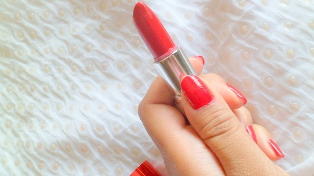 The_Body_Shop_Color_Crush_Lipstick_-_Enraptured_Red__16_