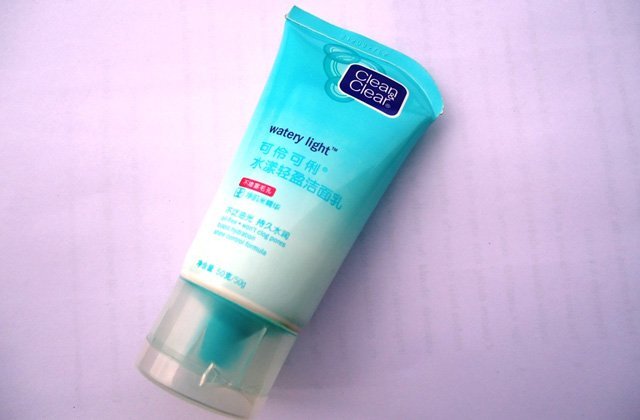 Clean and Clear WateryLight Face Wash