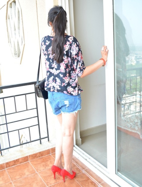 Outfit of the Day  Floral Top on Ripped Denim Shorts (1)
