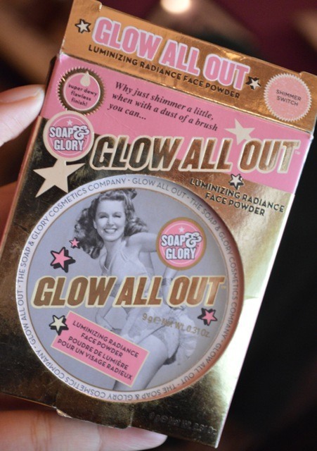 Soap___Glory_Glow_All_Out_Luminizing_Face_Powder_Review__2_
