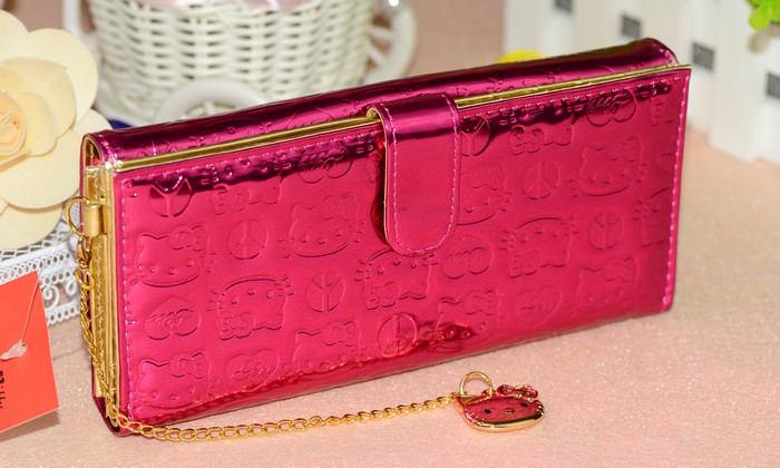 20 Things Every Woman Should Have in her Purse