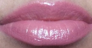 faces_glam_on_lip_gloss_chestnut_tinge_swatches__1_
