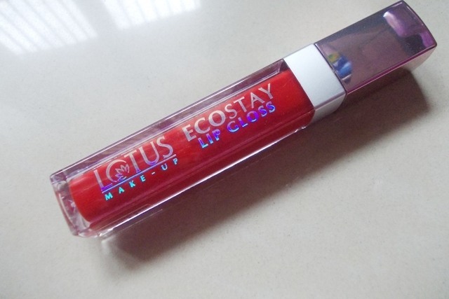 lotus_herbals_ecostay_lip_gloss_sinzzling_red__1_
