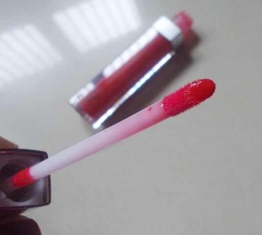 lotus_herbals_ecostay_lip_gloss_sinzzling_red__5_