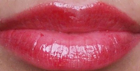 lotus_herbals_ecostay_lip_gloss_sinzzling_red__7_